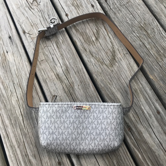EUC Silver Michael Kors fanny waist pack - Picture 1 of 4